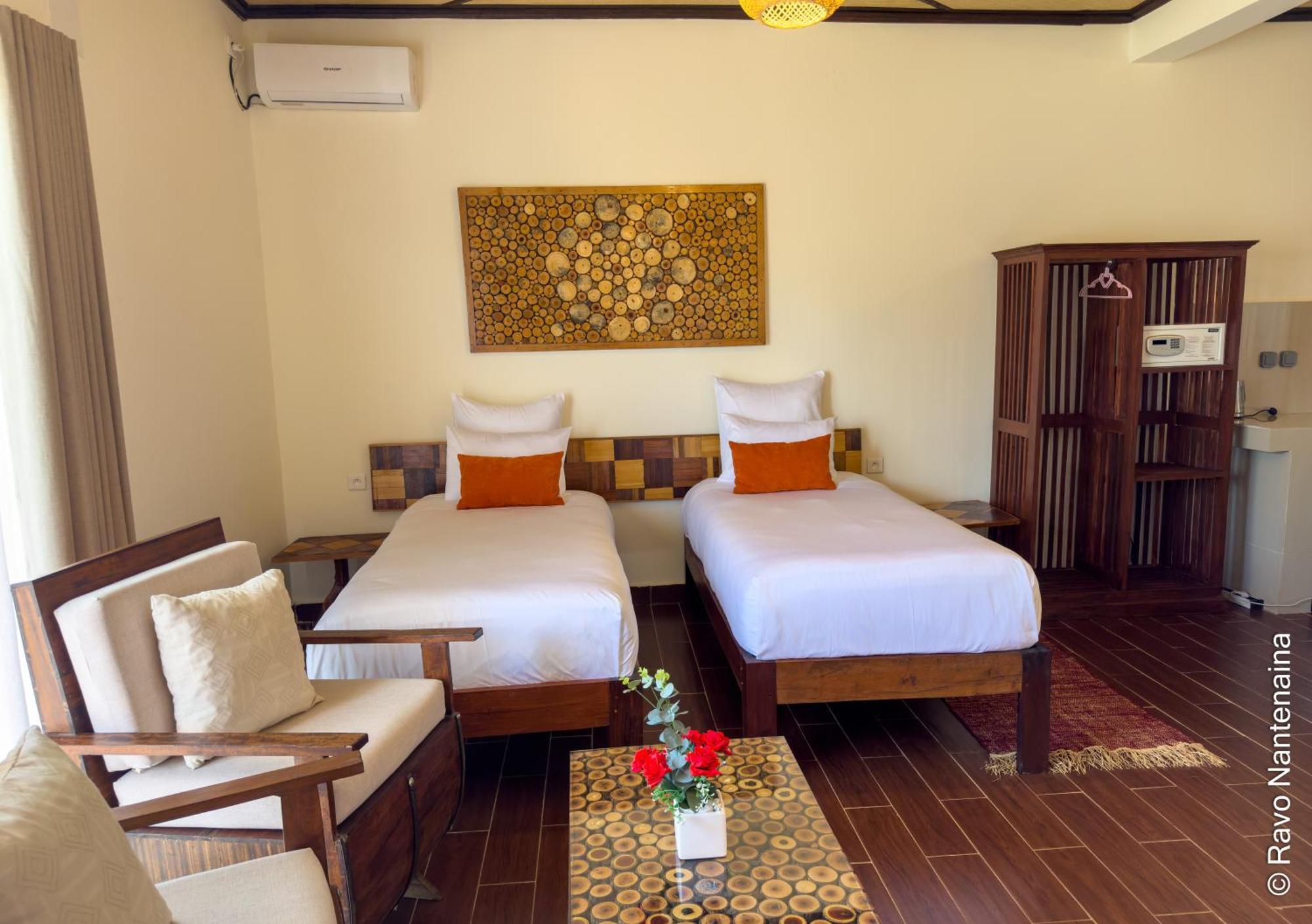 Bira Hotel Antsirabe Exterior photo