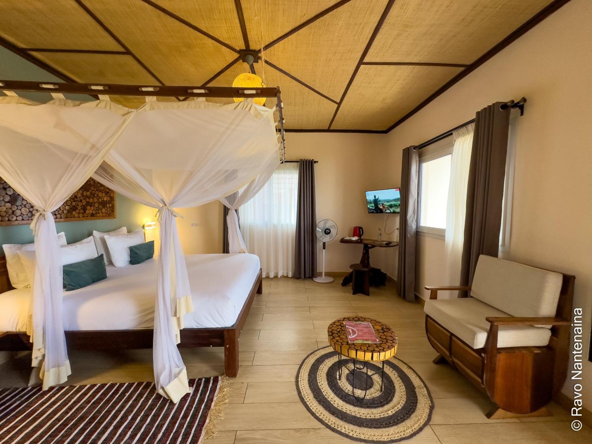 Bira Hotel Antsirabe Exterior photo